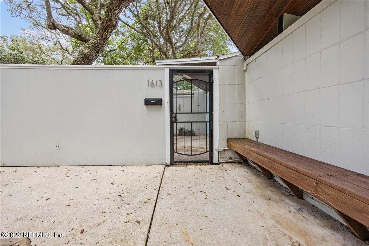 1613 Ocean Boulevard Atlantic Beach, FL 32233 - Photo 2 of 9 a backyard of a house