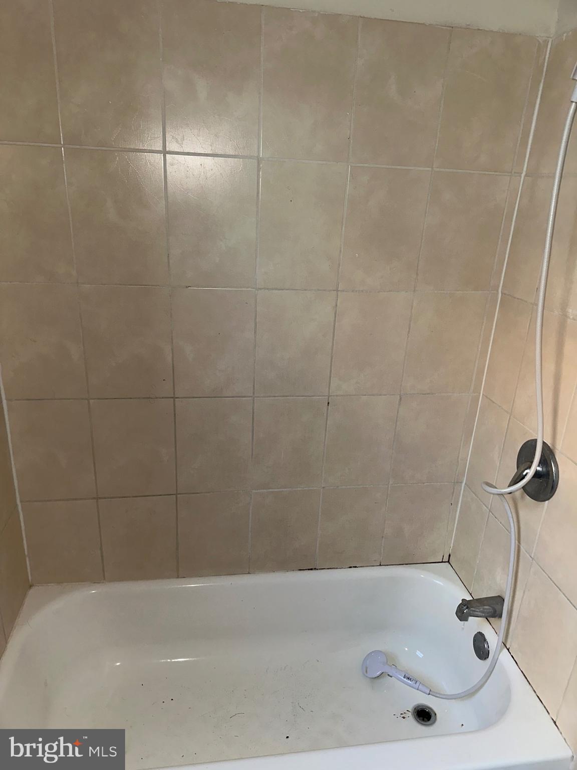 51 High Street Philadelphia, PA 19144 - Photo 11 of 20 a bathroom with a bathtub