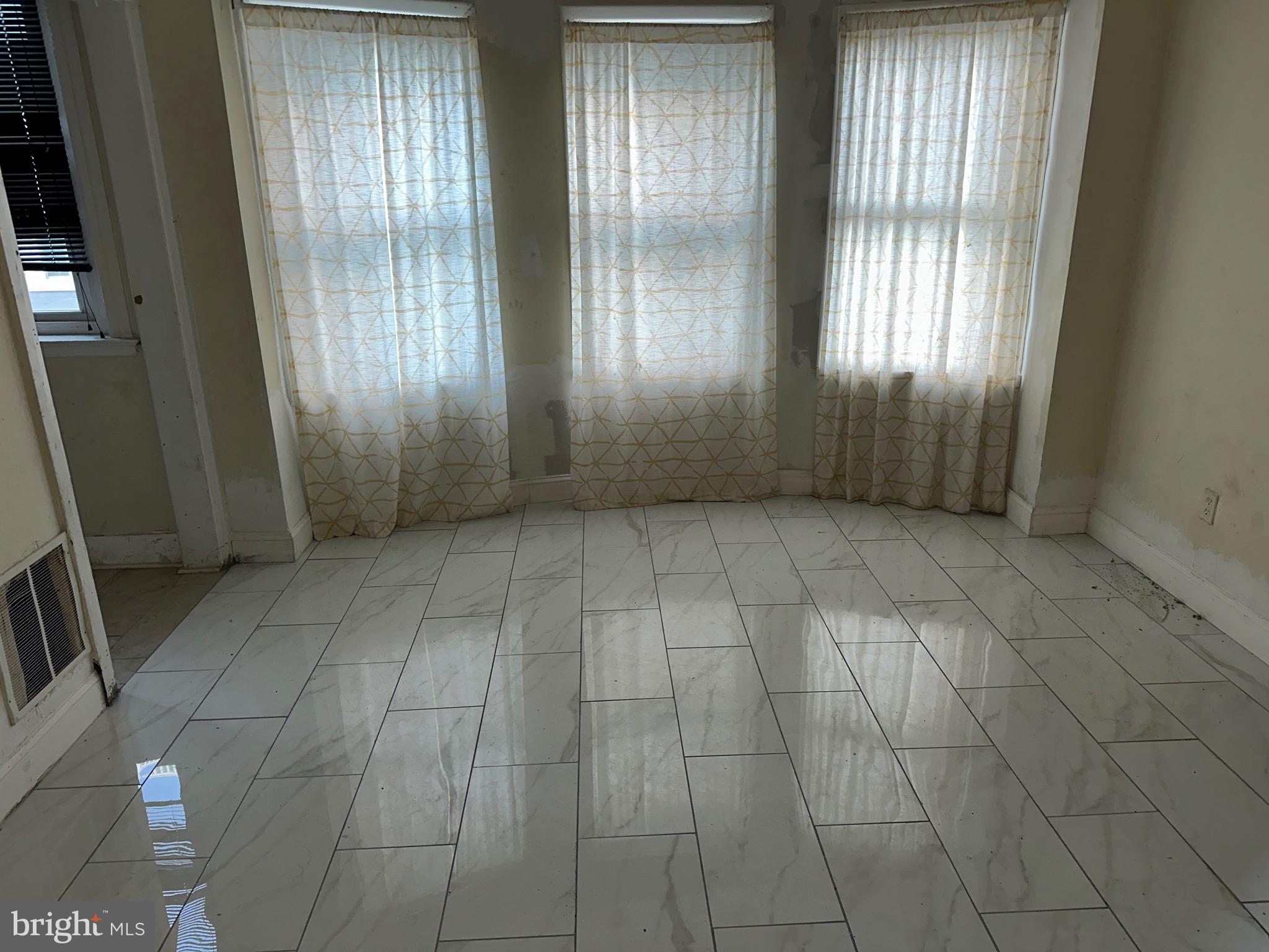 51 High Street Philadelphia, PA 19144 - Photo 7 of 20 an empty room with windows