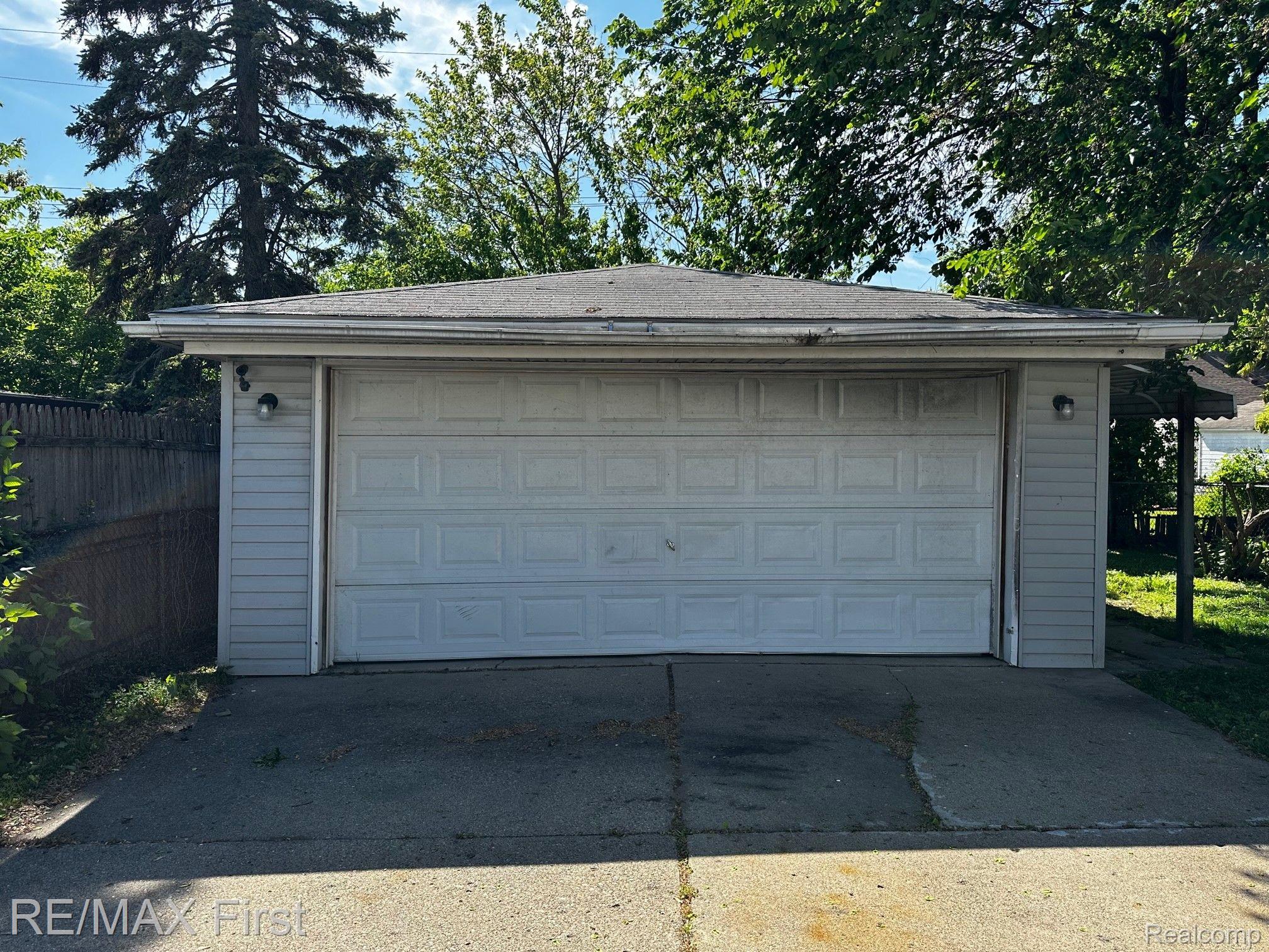 23031 Roxana Avenue Eastpointe, MI 48021 - Photo 3 of 12 Gallery Image 3