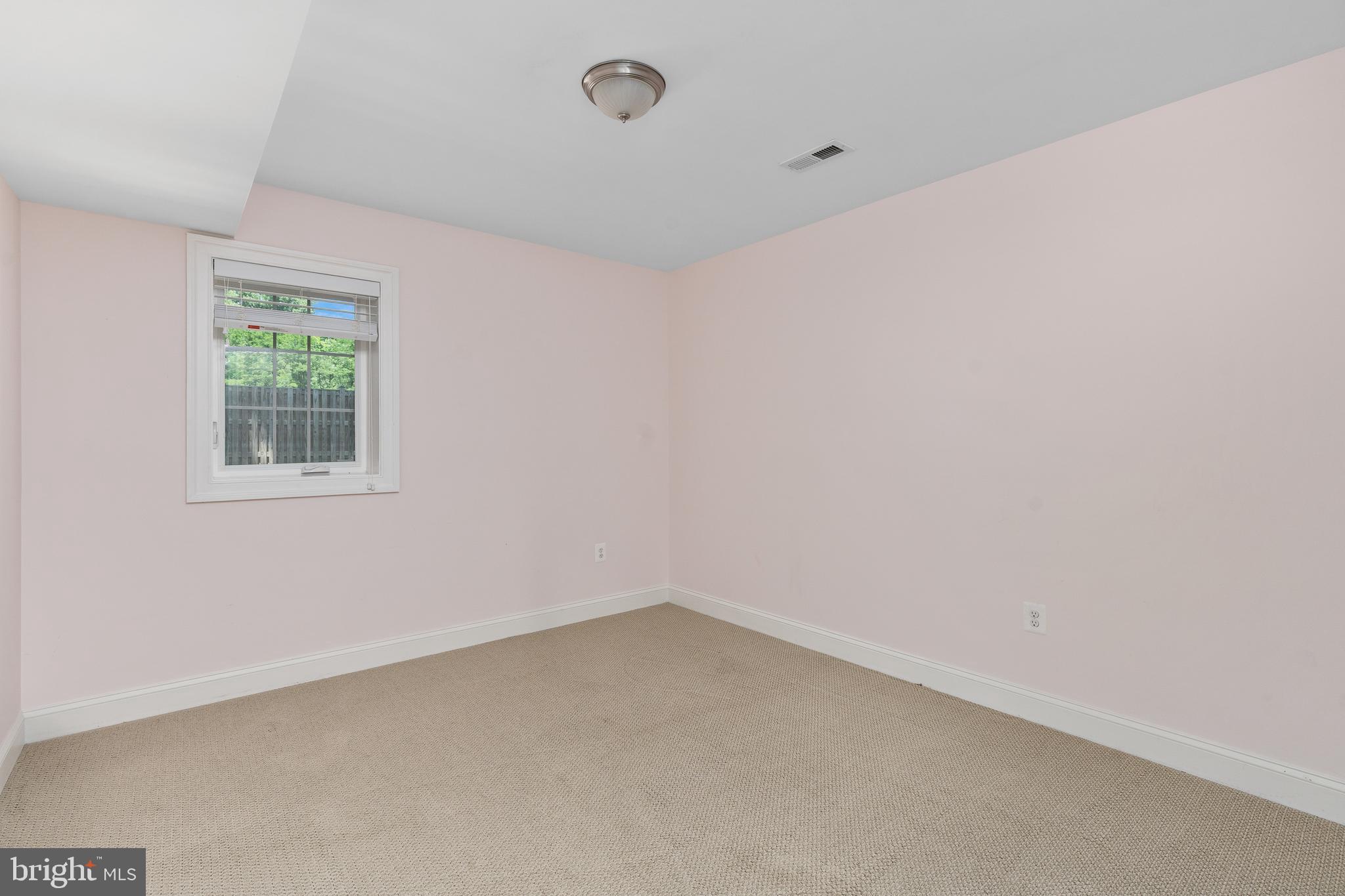 22202 Newlin Mill Road Middleburg, VA 20117 - Photo 28 of 37 Bedroom 3