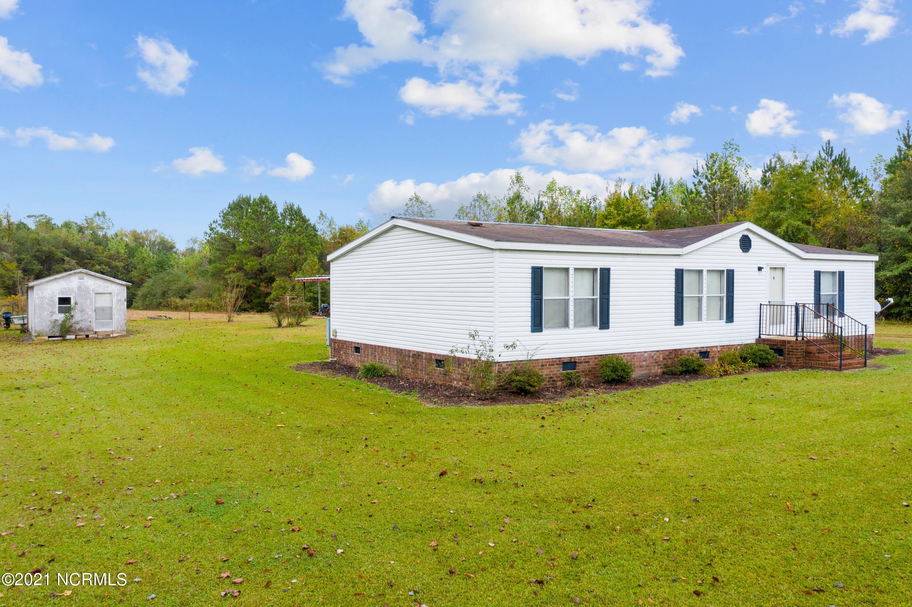 1125 East Barr Road Chocowinity, NC 27817 - Photo 3 of 37 3
