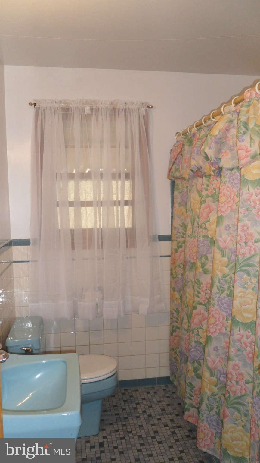 2606 Cub Hill Road Baltimore, MD 21234 - Photo 16 of 16 Bath