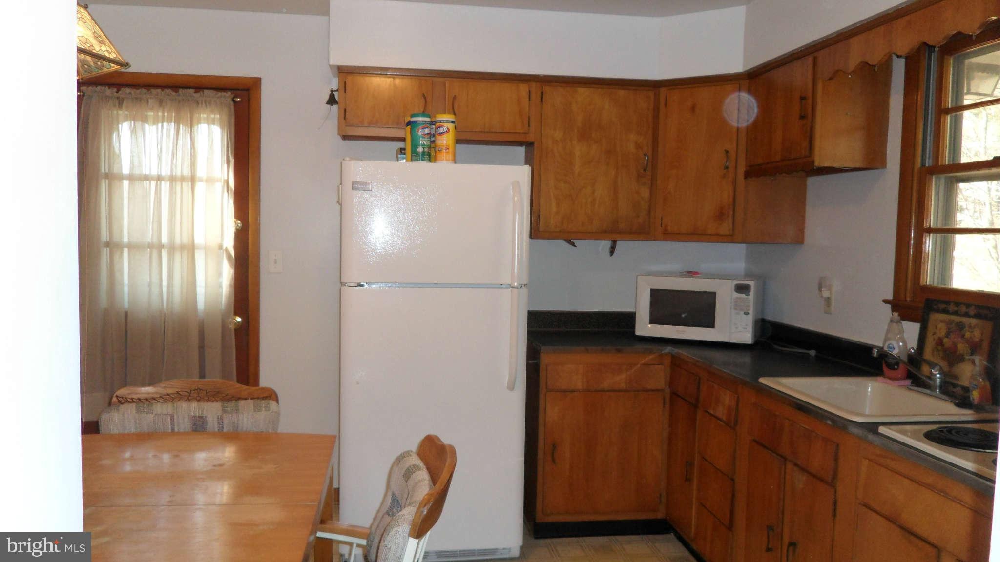 2606 Cub Hill Road Baltimore, MD 21234 - Photo 8 of 16 Kitchen