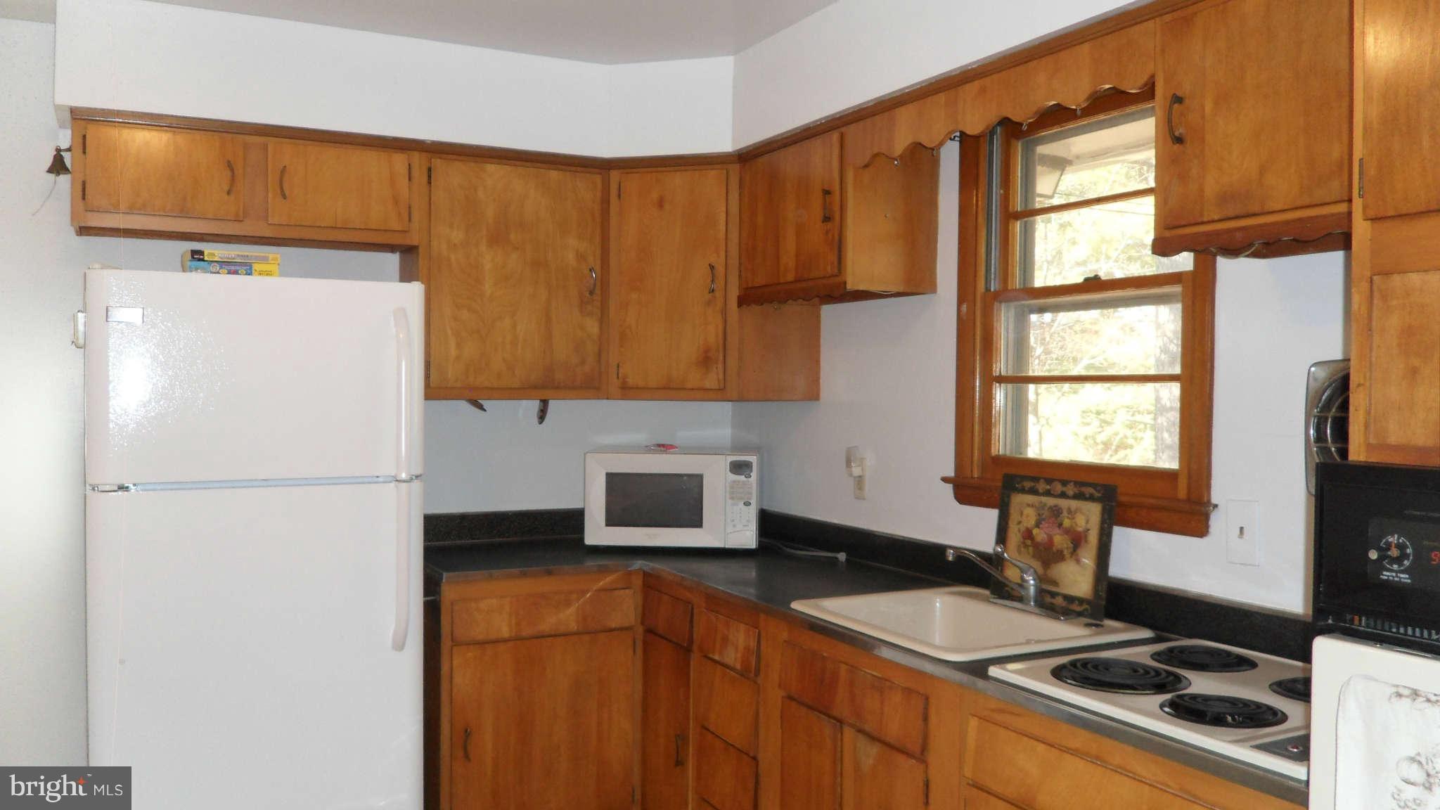 2606 Cub Hill Road Baltimore, MD 21234 - Photo 9 of 16 Kitchen