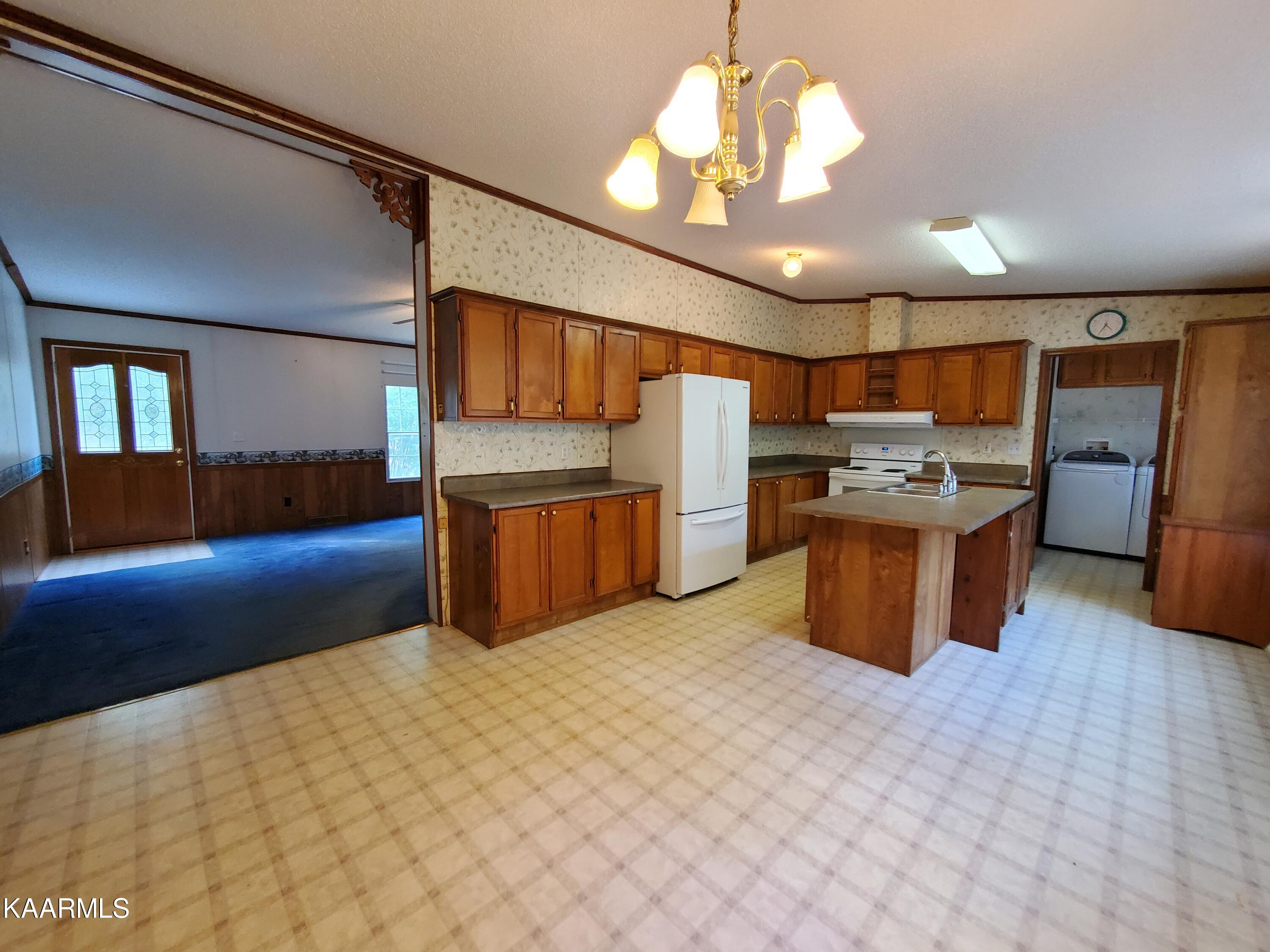1441 Seagle Hollow Road Sevierville, TN 37876 - Photo 16 of 40 Spacious Eat-in Kitchen w/Island
