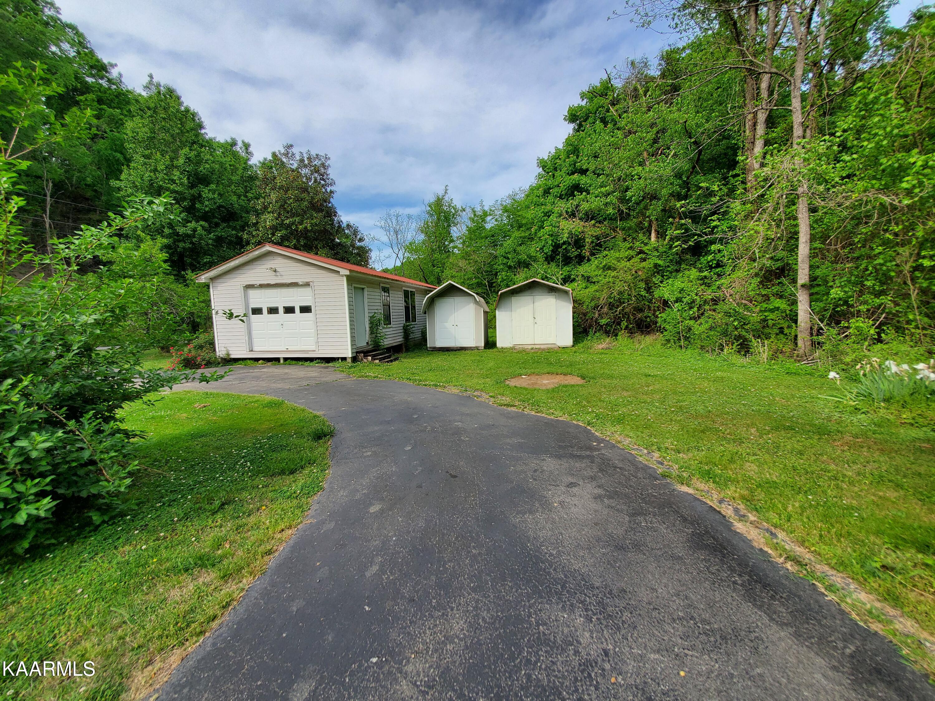 1441 Seagle Hollow Road Sevierville, TN 37876 - Photo 9 of 40 Workshop and 2 Storage sheds