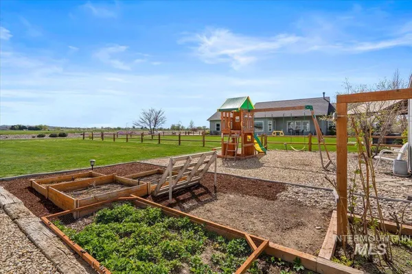 $825,000 | 28024 Rivers Edge Street, Wilder, ID 83676