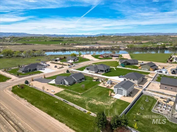$825,000 | 28024 Rivers Edge Street, Wilder, ID 83676