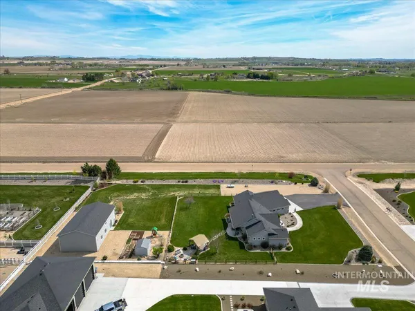 $825,000 | 28024 Rivers Edge Street, Wilder, ID 83676