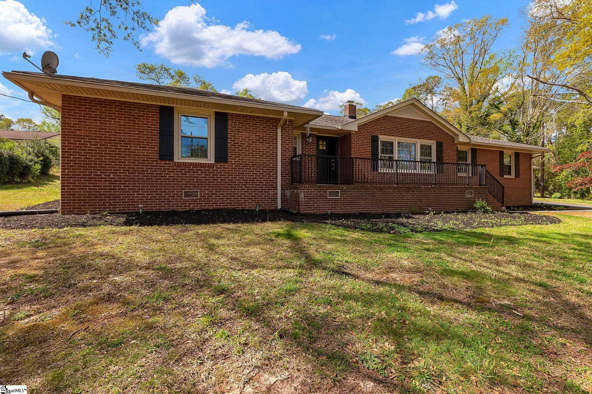 108 Pine Road Laurens, SC 29360 - Photo 3 of 45
