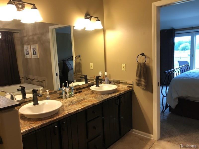 8094 Perry Road Grand Blanc, MI 48439 - Photo 12 of 27 Mstr Bath.jpg