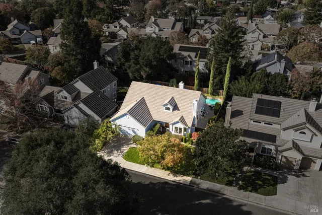 a view of back yard of the house