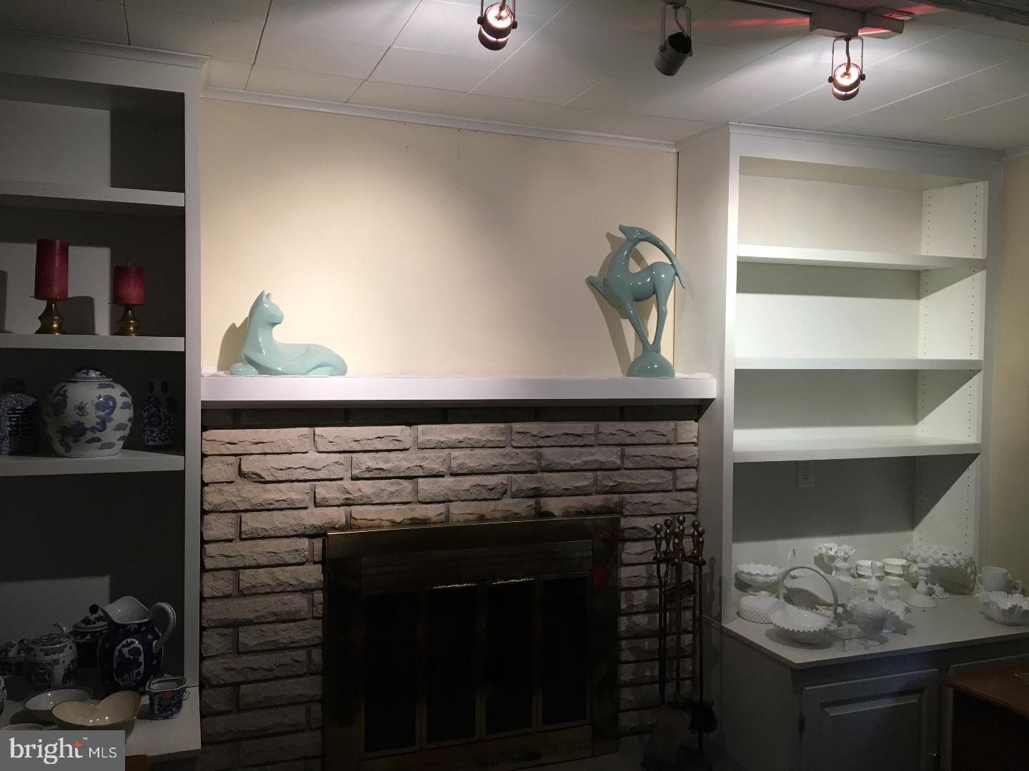 2089 Store Road Harleysville, PA 19438 - Photo 9 of 21 Family Room