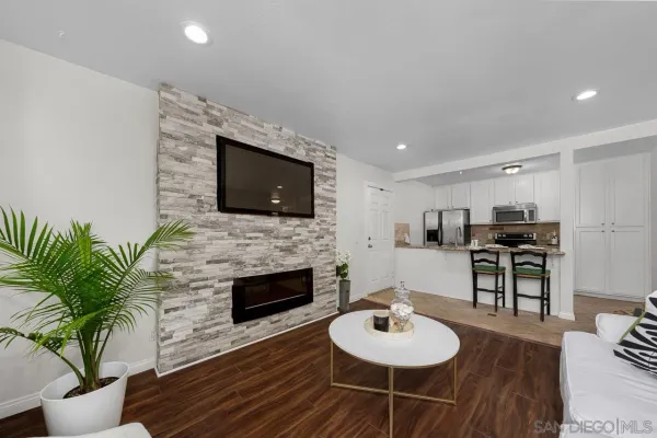 $299,000 | 9860 Dale Avenue, Unit C3, Spring Valley, CA 91977