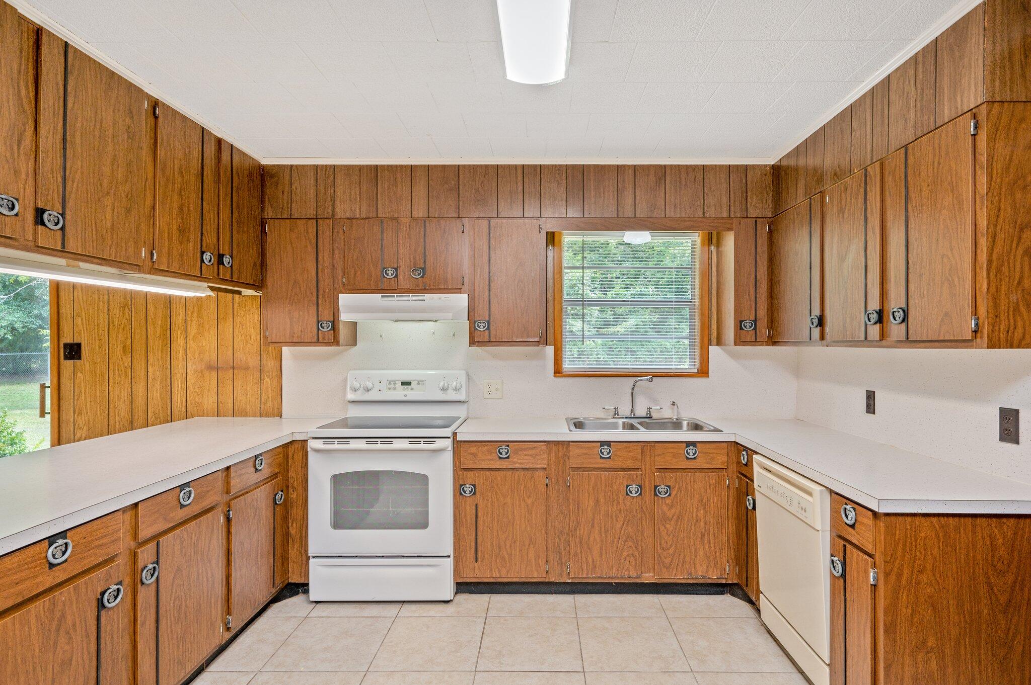 367 Andy Nowling Road DeFuniak Springs, FL 32433 - Photo 11 of 36 a kitchen with a sink stove and cabinets