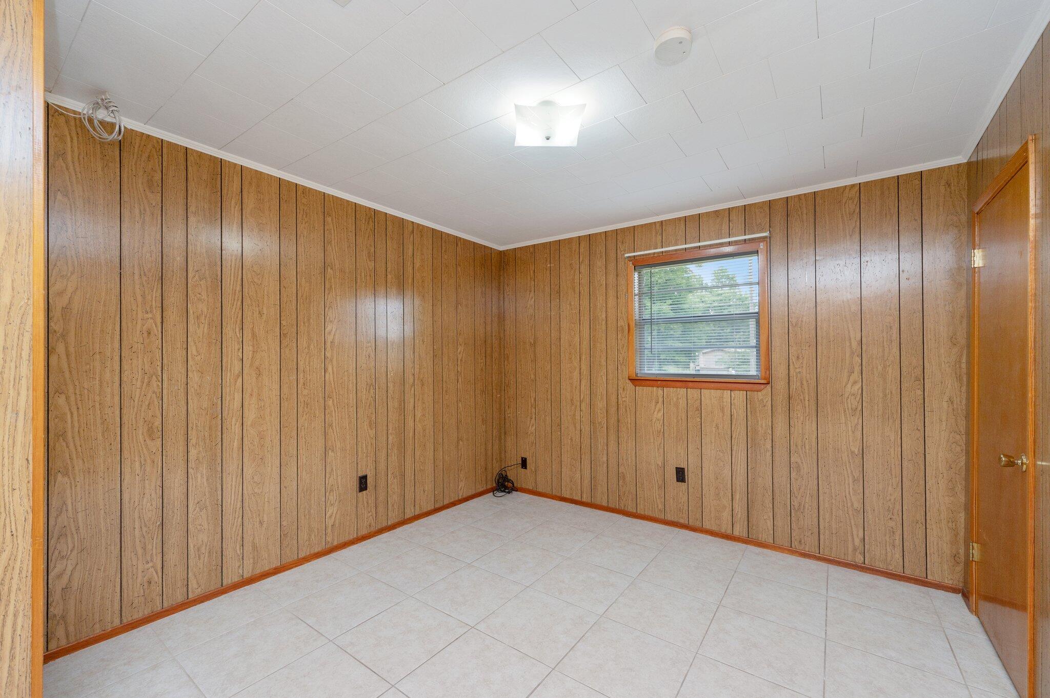 367 Andy Nowling Road DeFuniak Springs, FL 32433 - Photo 24 of 36 a view of an empty room