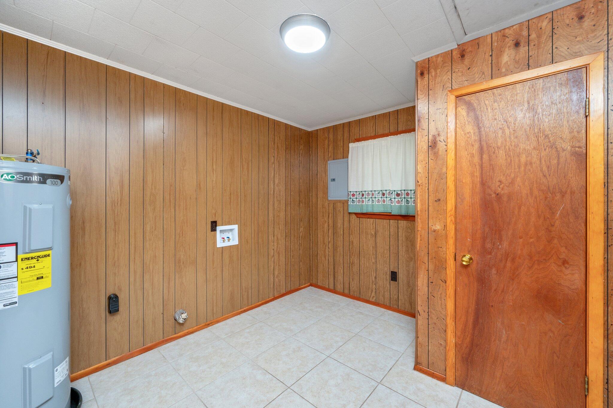 367 Andy Nowling Road DeFuniak Springs, FL 32433 - Photo 28 of 36 a view of an empty room