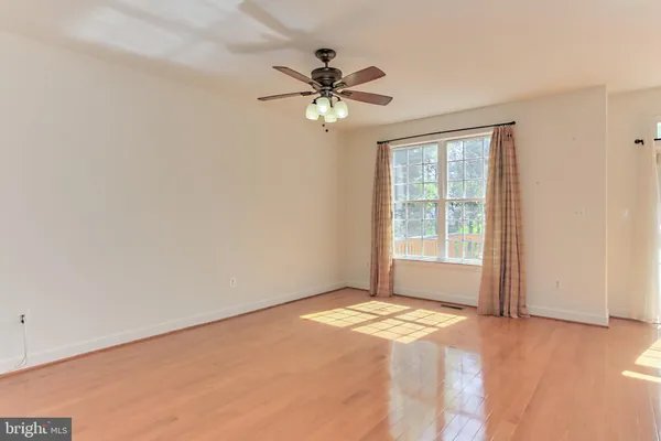 $3,800 | 146 Herndon Mill Circle, Herndon, VA 20170