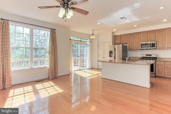 $3,800 | 146 Herndon Mill Circle, Herndon, VA 20170