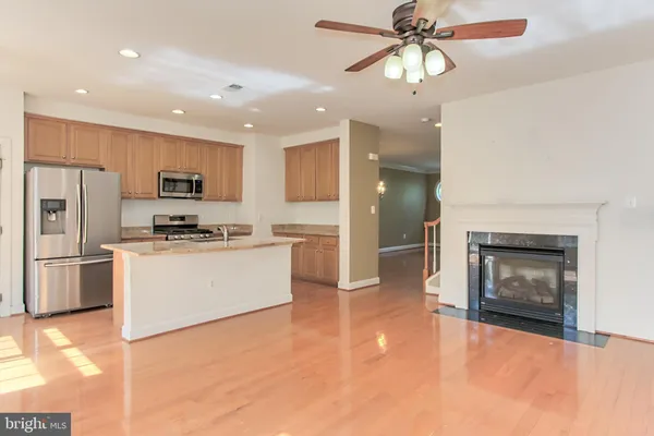$3,800 | 146 Herndon Mill Circle, Herndon, VA 20170