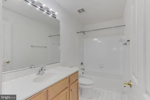 $3,800 | 146 Herndon Mill Circle, Herndon, VA 20170