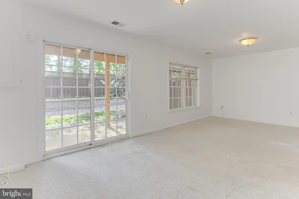 $3,800 | 146 Herndon Mill Circle, Herndon, VA 20170