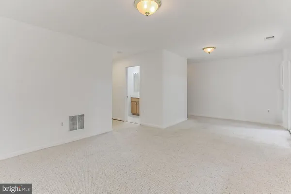 $3,800 | 146 Herndon Mill Circle, Herndon, VA 20170