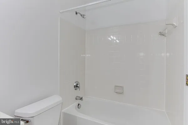 $3,800 | 146 Herndon Mill Circle, Herndon, VA 20170