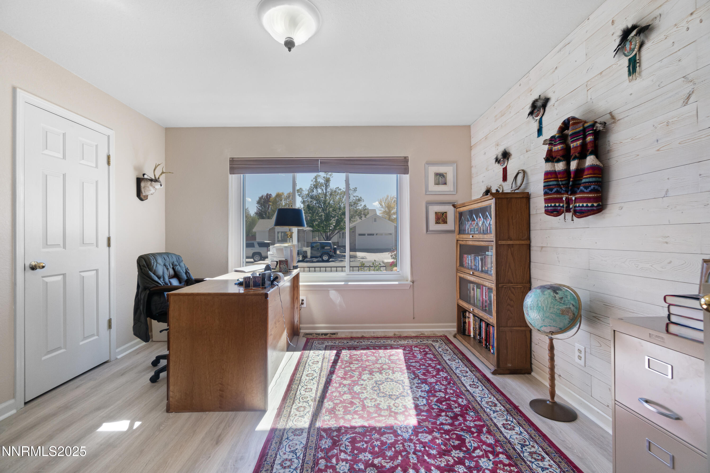 1216 Pleasantview Drive Gardnerville, NV 89460 - Photo 19 of 32 a living room with furniture and a window