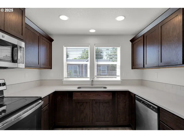 $399,999 | 463 35th Street, Springfield, OR 97478