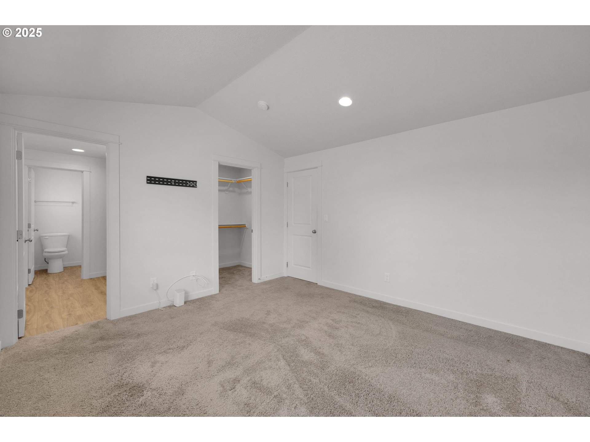 463 35th Street Springfield, OR 97478 - Photo 26 of 41 a view of an empty room