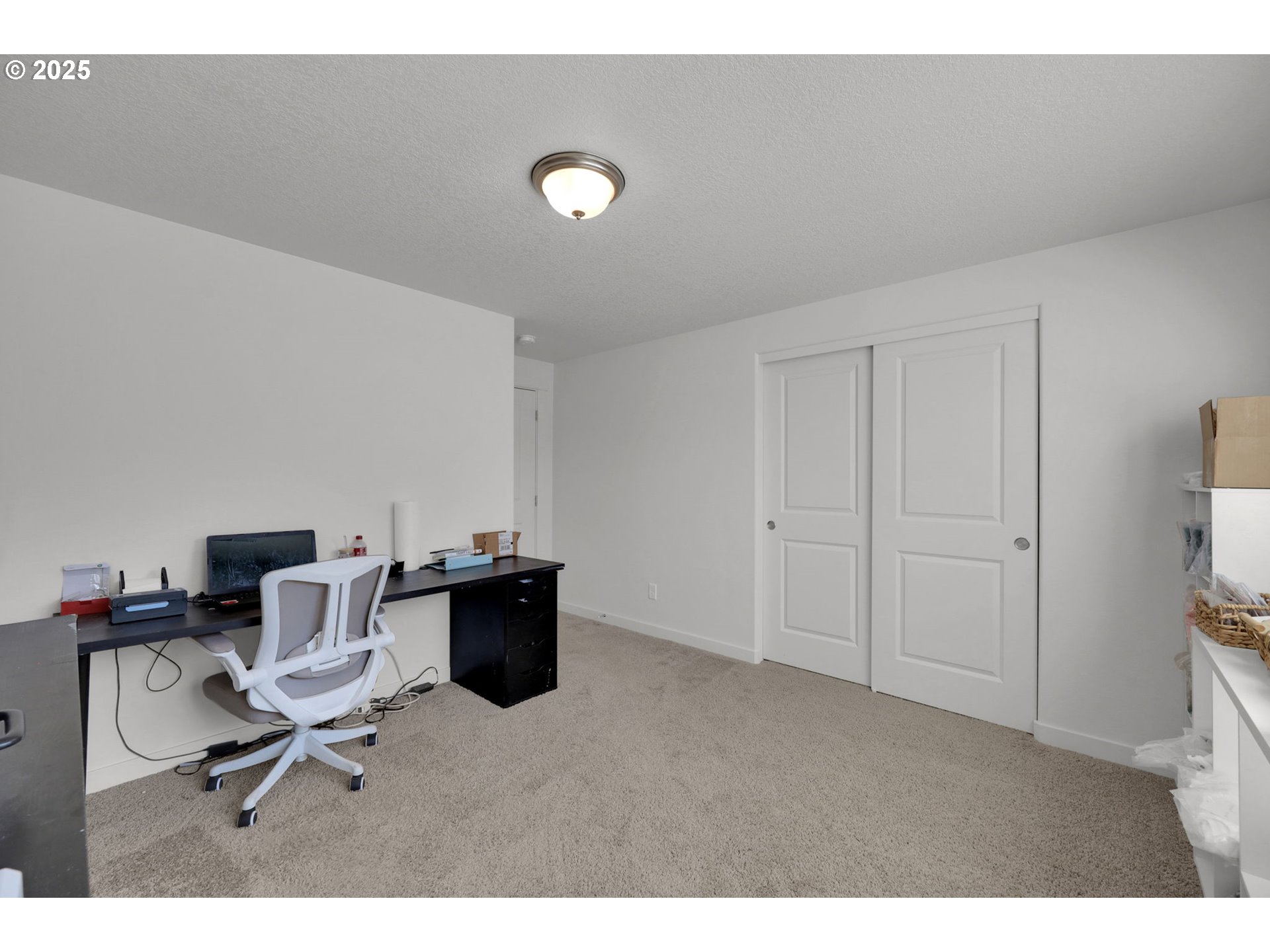 463 35th Street Springfield, OR 97478 - Photo 32 of 41 a living room with a couch