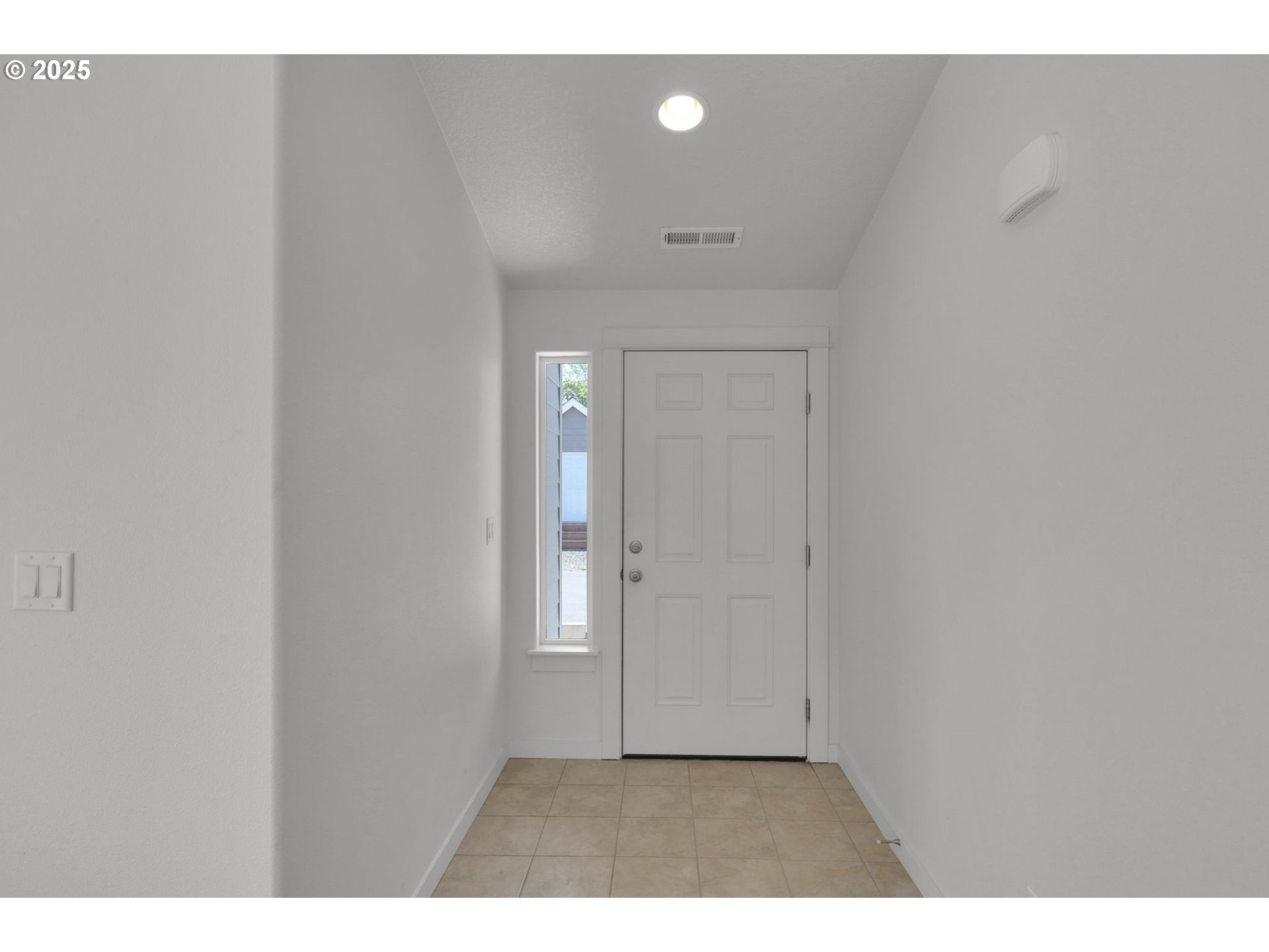 463 35th Street Springfield, OR 97478 - Photo 33 of 41 a view of hallway