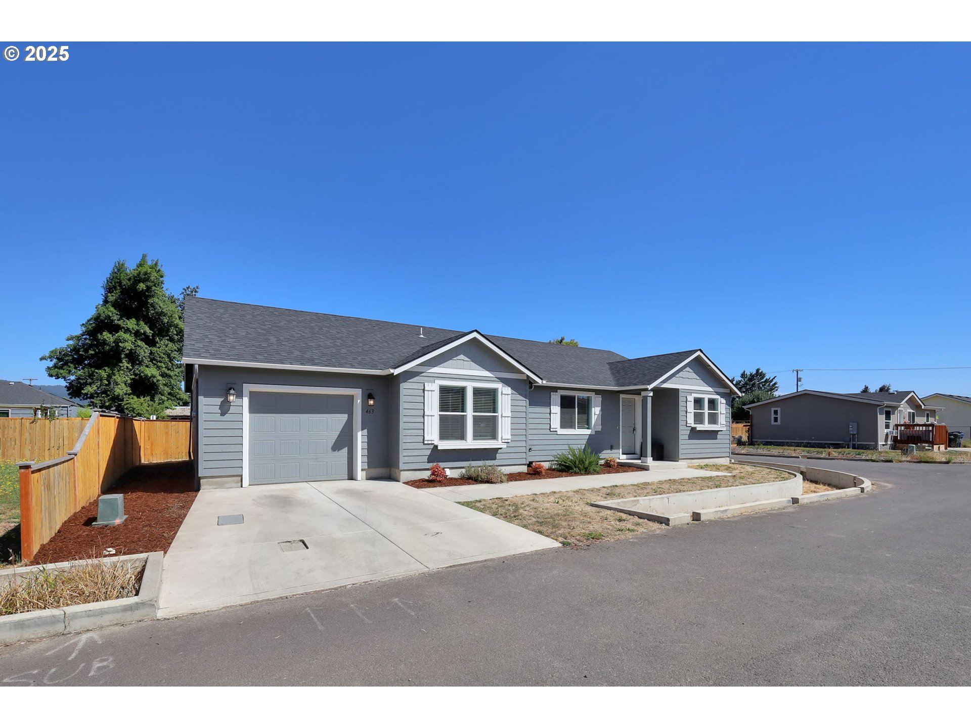 463 35th Street Springfield, OR 97478 - Photo 38 of 41 a view of a house with a patio