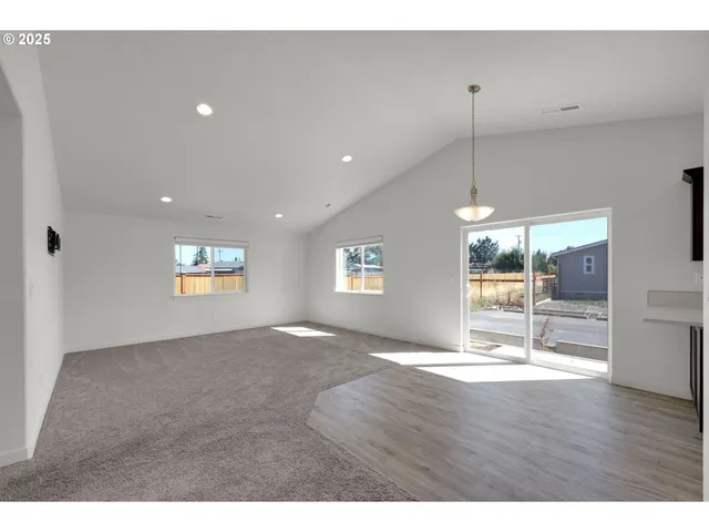 $399,999 | 463 35th Street, Springfield, OR 97478