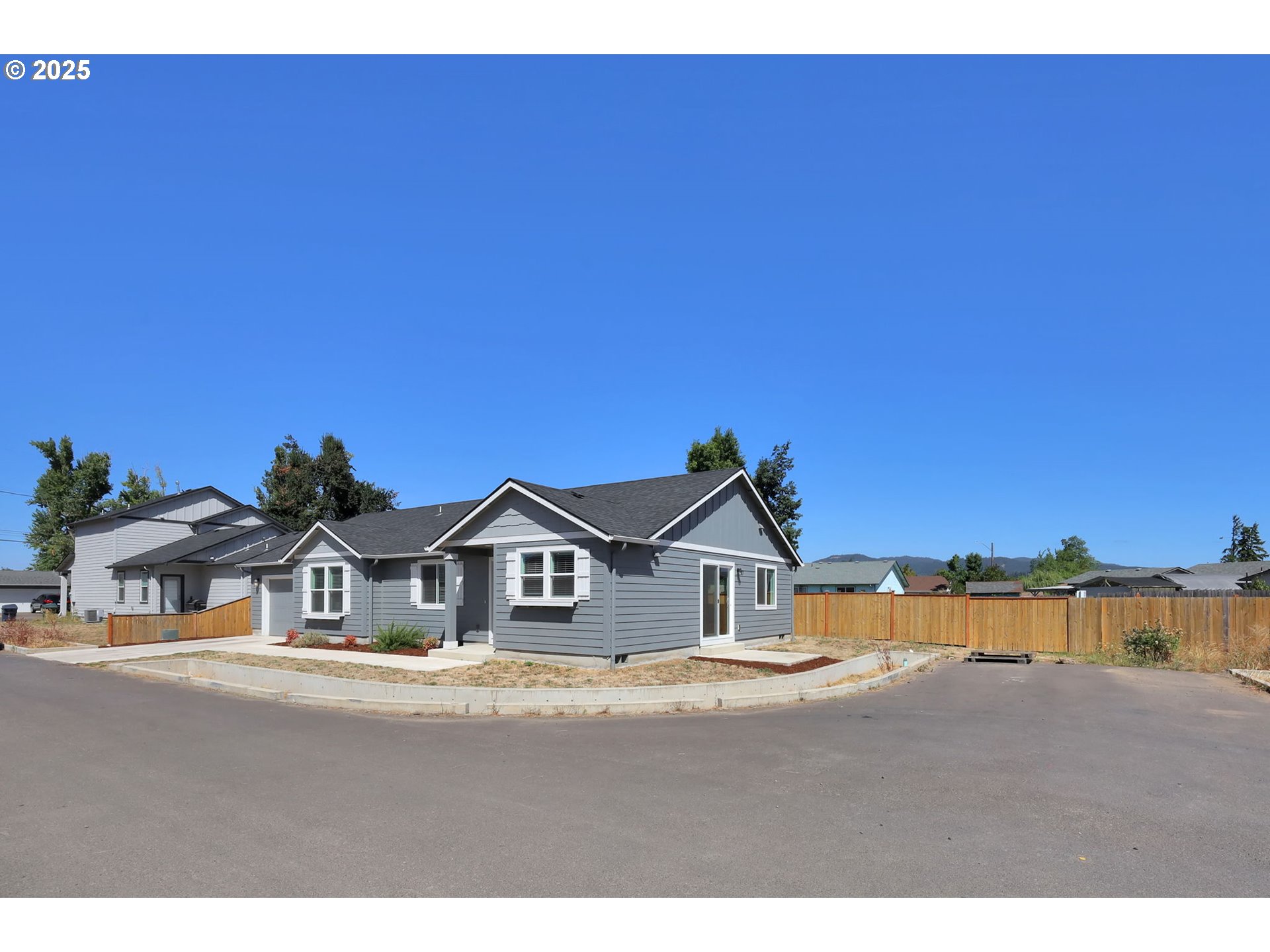463 35th Street Springfield, OR 97478 - Photo 41 of 41 a view of houses with sky view