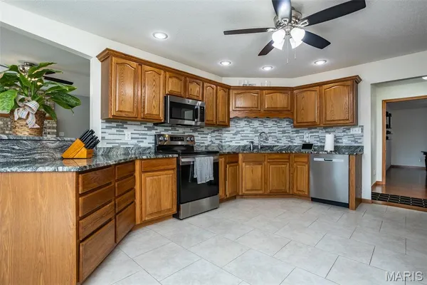 $655,000 | 31899 Red Oak Drive, Brighton, IL 62012