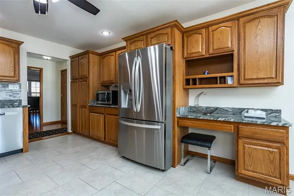 $655,000 | 31899 Red Oak Drive, Brighton, IL 62012