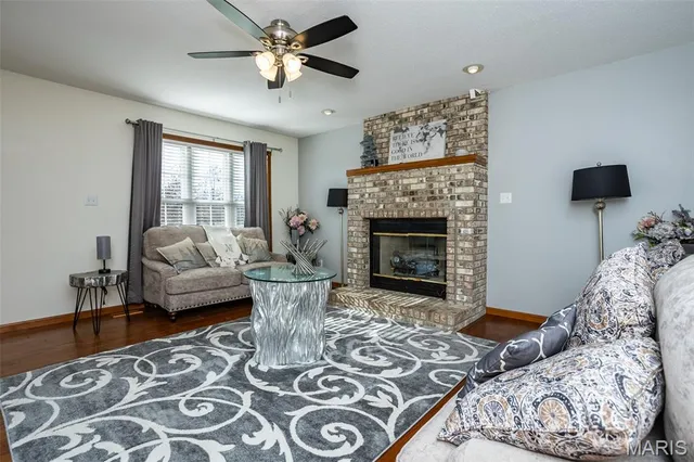 $665,000 | 31899 Red Oak Drive, Brighton, IL 62012