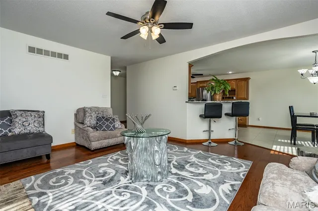 $665,000 | 31899 Red Oak Drive, Brighton, IL 62012