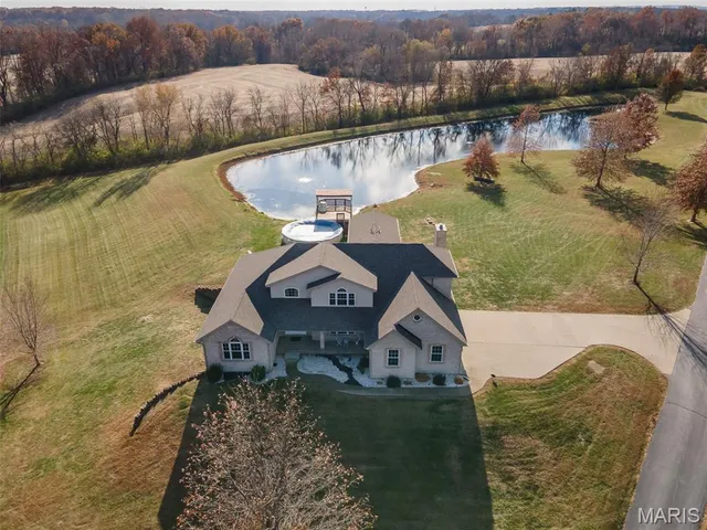 $665,000 | 31899 Red Oak Drive, Brighton, IL 62012