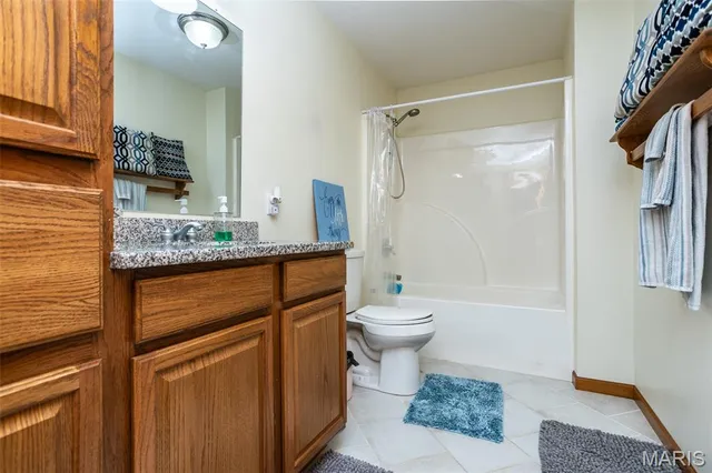 $665,000 | 31899 Red Oak Drive, Brighton, IL 62012