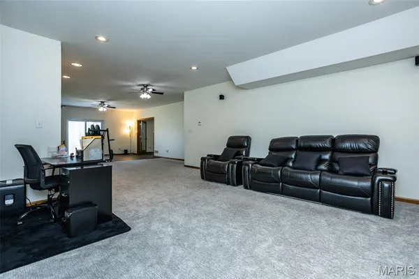 $655,000 | 31899 Red Oak Drive, Brighton, IL 62012