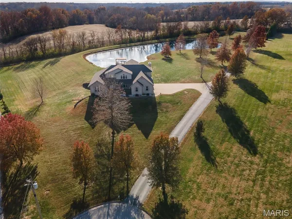 $655,000 | 31899 Red Oak Drive, Brighton, IL 62012