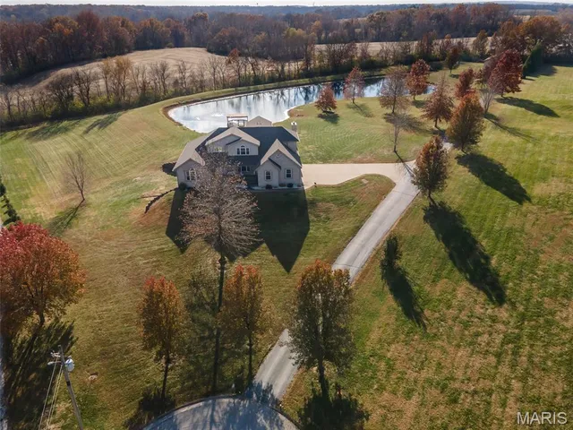 $665,000 | 31899 Red Oak Drive, Brighton, IL 62012