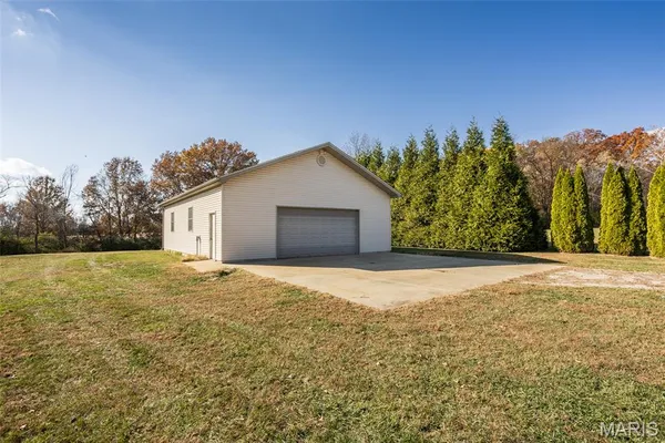 $655,000 | 31899 Red Oak Drive, Brighton, IL 62012