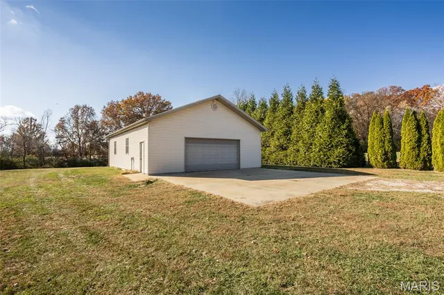 $665,000 | 31899 Red Oak Drive, Brighton, IL 62012