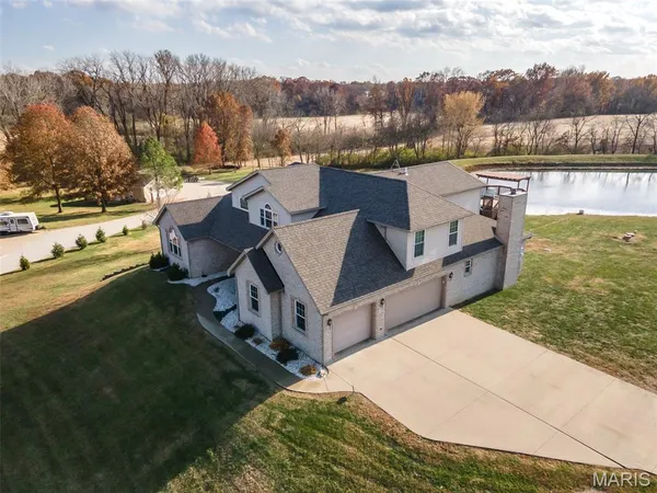 $655,000 | 31899 Red Oak Drive, Brighton, IL 62012