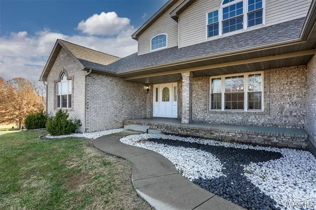 $665,000 | 31899 Red Oak Drive, Brighton, IL 62012
